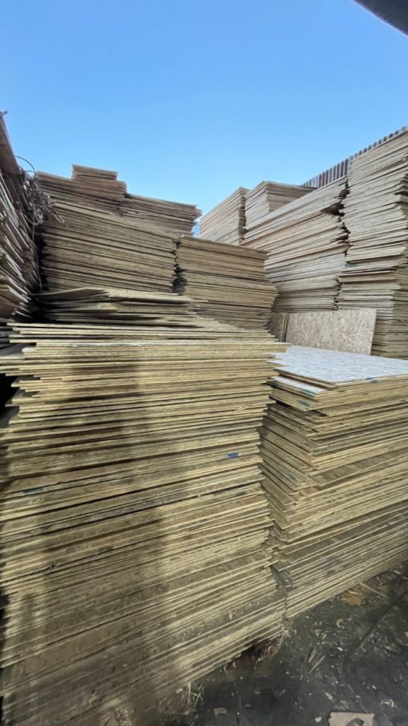 انبار دپو ورق OSB دسته دوم 